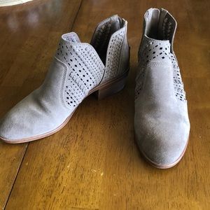 Vince Camuto Booties Sz 9